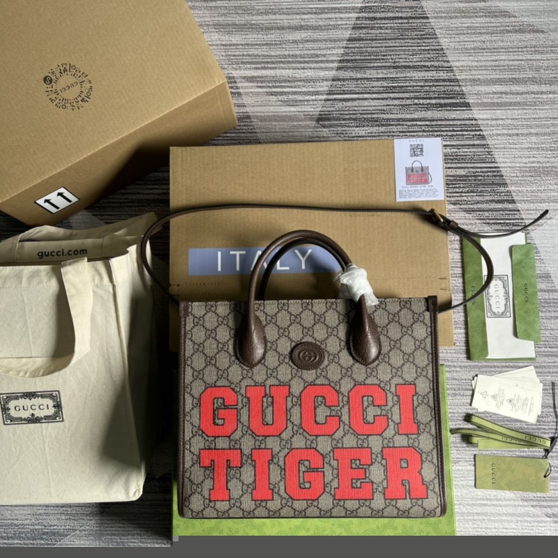 G*u*i shopping bags